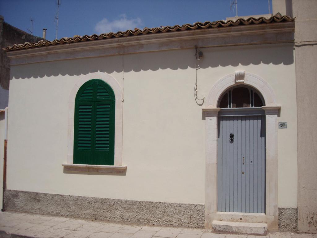 Case Nausica Marina di Ragusa Habitación foto
